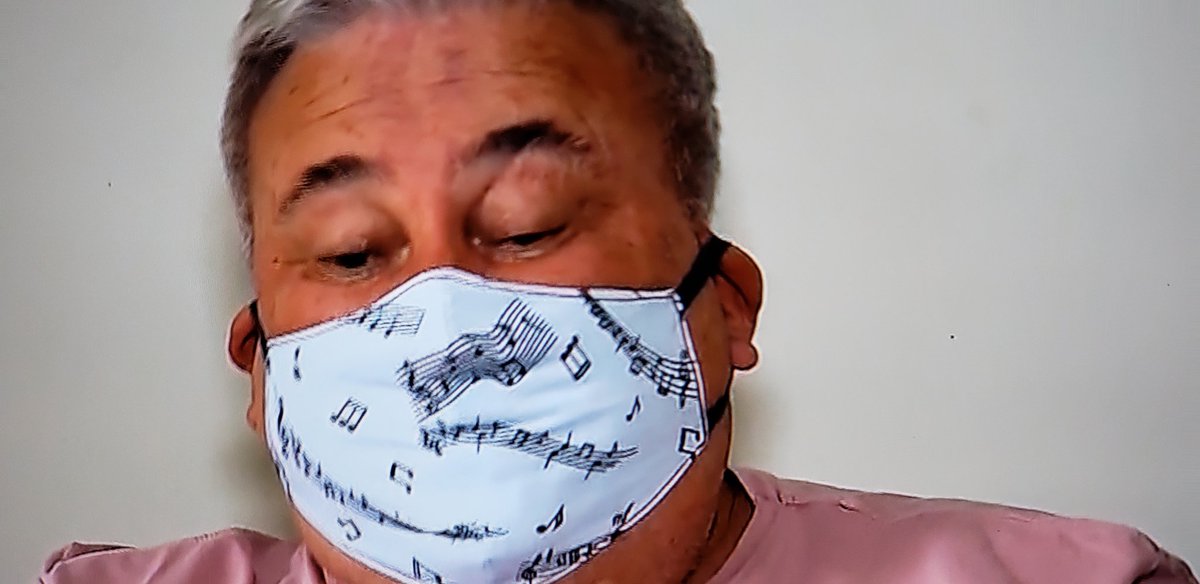 gvandoni's tweet photo. To começando a entender porque o Desembargador fica tão puto de usar máscara.. repara na orelha dele.. https://t.co/GfsBVQ5IUv