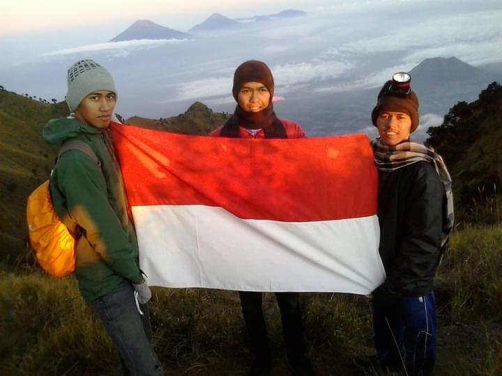 Qunney_VR's tweet photo. Jembatan Setan Merbabu..Agustus 2014.
#DirgahayuRepublikIndonesia 
#75tahunindonesiamerdeka
#MerahPutih https://t.co/rAXXm6rXzW