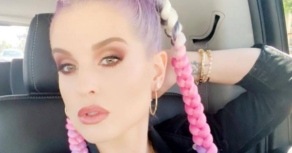 enews's tweet photo. SHAROOOOOON 🗣️ Please come confirm that this is Kelly Osbourne because we seriously cannot believe this transformation. https://t.co/42ItPa3Daw https://t.co/Q9IdQPLYMl