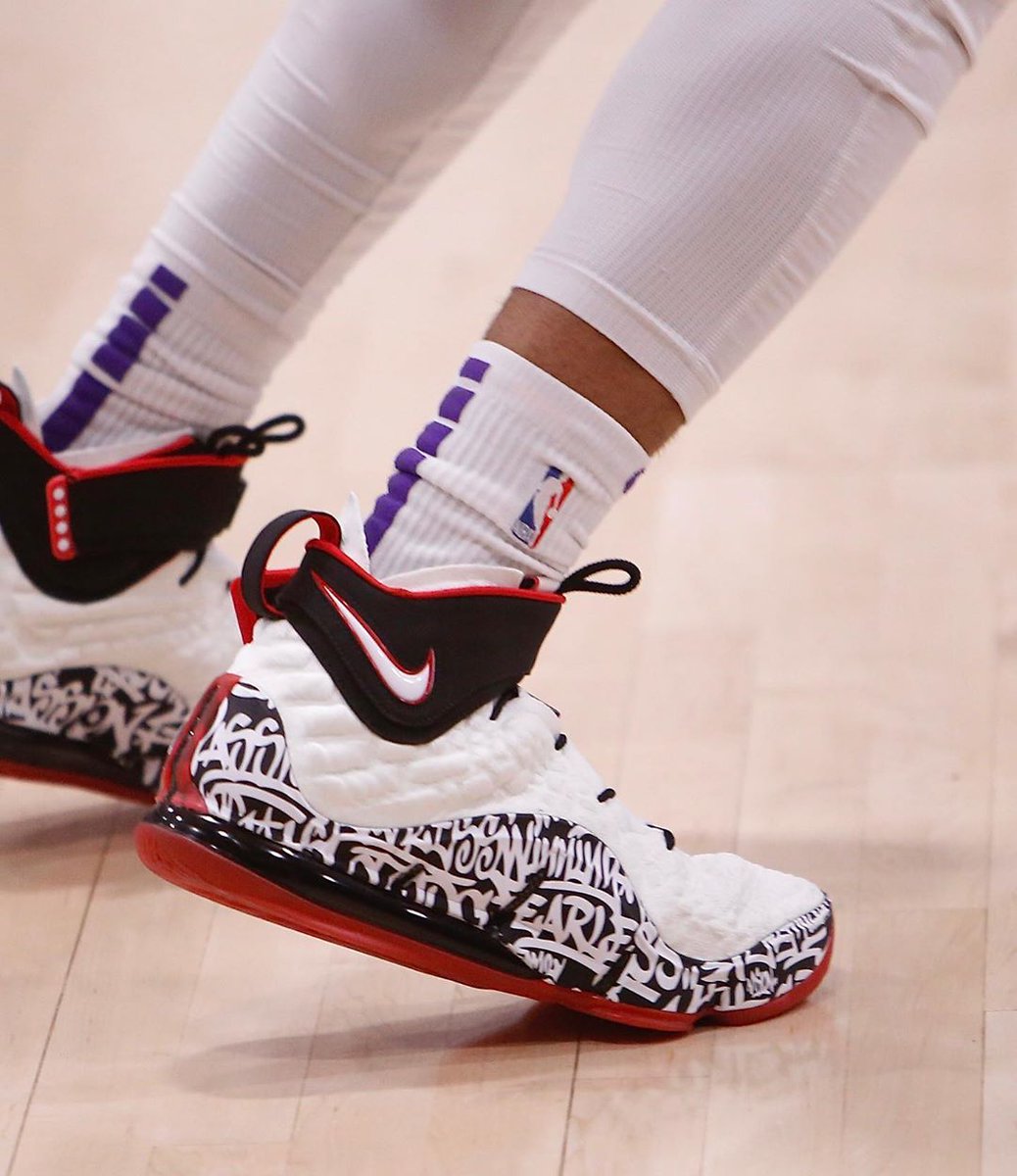 NewestNews0's tweet photo. @QCook323 ❎ 'Lebron Nike "Graffiti" 17' 😱👟

#LakeShow| #NBAKicks
[ via | @NBAKicks ] https://t.co/D5DSQdDySy