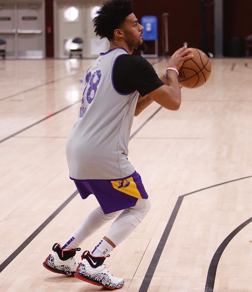 NewestNews0's tweet photo. @QCook323 ❎ 'Lebron Nike "Graffiti" 17' 😱👟

#LakeShow| #NBAKicks
[ via | @NBAKicks ] https://t.co/D5DSQdDySy