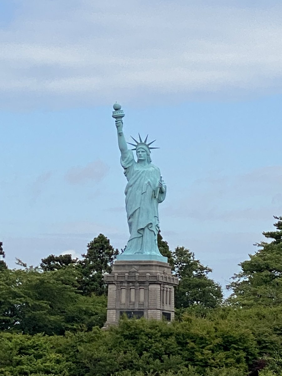 自衛隊 青森地方協力本部 公式 Twitterissa 自由の女神 おいらせ町の いちょう公園 に 自由の女神 像があります 何故あるのでしょうか おいらせ町 公園 自由の女神 クイズ