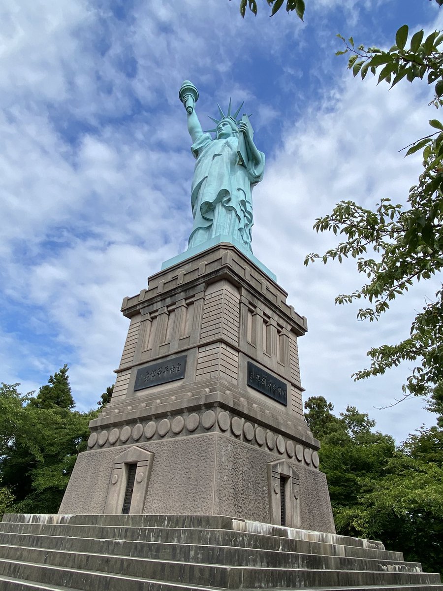 自衛隊 青森地方協力本部 公式 自由の女神 おいらせ町の いちょう公園 に 自由の女神 像があります 何故あるのでしょうか おいらせ町 公園 自由の女神 クイズ