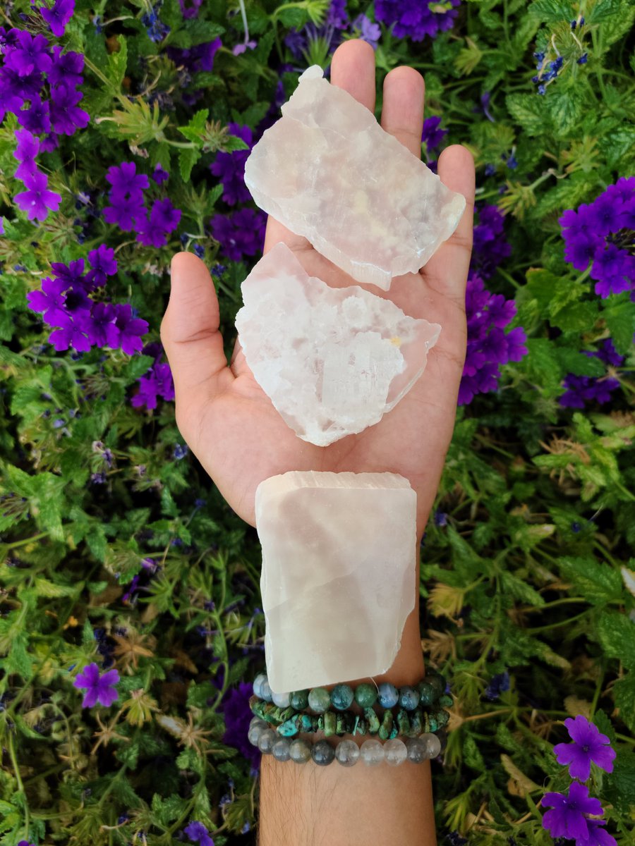 PlanetaryStore's tweet image. Freeform Selenite chunks!