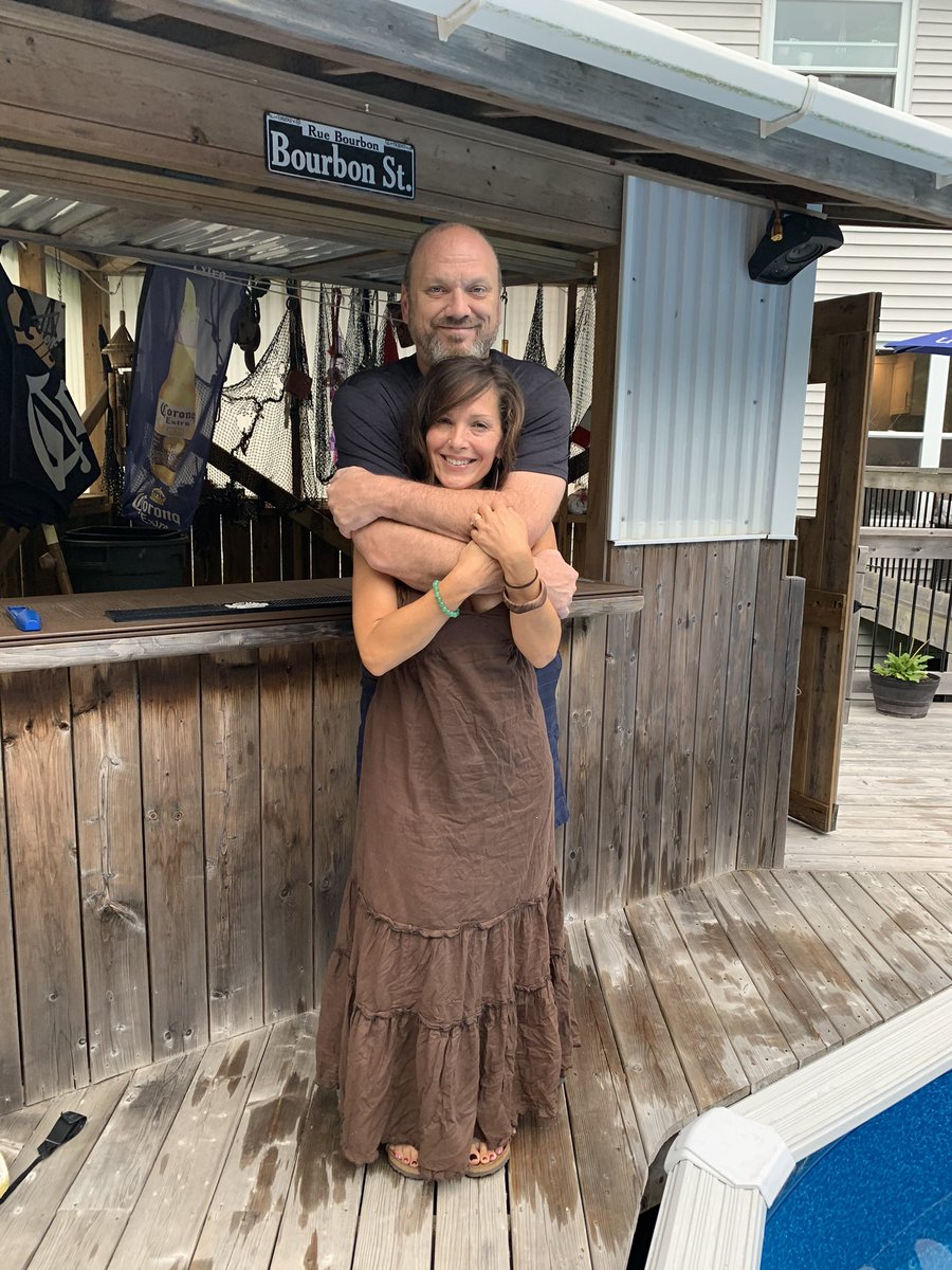 Melissa35158868's tweet photo. Awesome night out for our 17th #anniversary #rusticcrust so yummy! https://t.co/7he6PGqswd