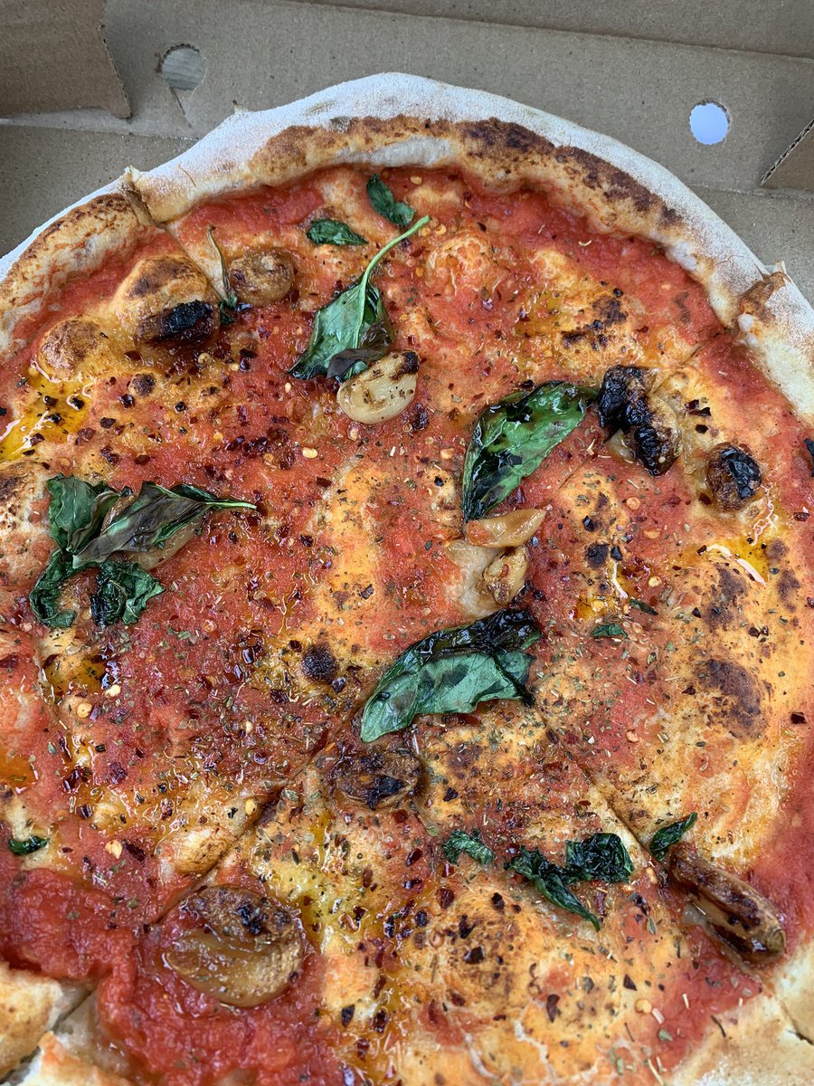 Melissa35158868's tweet photo. Awesome night out for our 17th #anniversary #rusticcrust so yummy! https://t.co/7he6PGqswd