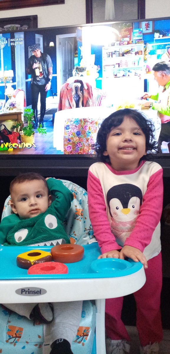 MonseJR's tweet photo. @Vecinosoficial  viendo el mejor programa #Vecinos https://t.co/KljPLyjf3R