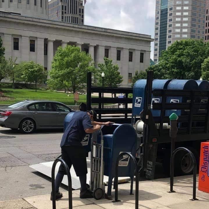 cameraophop's tweet photo. Explain this! @GovMikeDeWine @Jim_Jordan @RepSteveStivers @USPS anyone? ๐ฆ #thenewamericanway #TrumpThreatensAmerica #DeJoyMustGo #PostalServiceScandal #TrumpKillsUSPS #ElectionFraud #notmakingamericagreat https://t.co/LtDux9zNtW