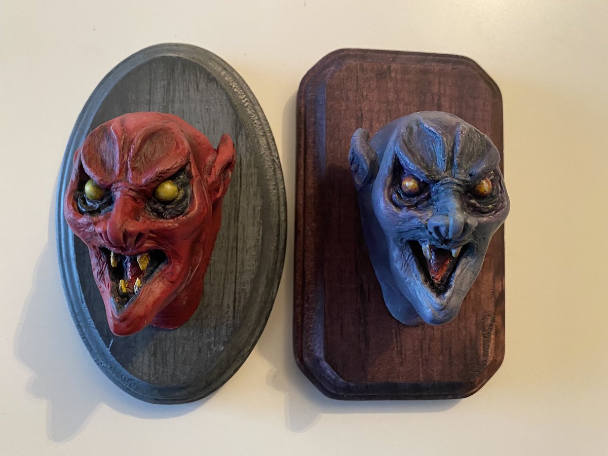 MzFrancesFX's tweet image. Completed my mini Vampire demons over the weekend.. I usually don’t sculpt small scale pieces but it was worth doing. More projects in the works! 🖤💀 #PersonalProjects #SFXArtist #ArtIsLife #MakeupFXArtist  #Horror #Vampires #Sculpting #Airbrush 🧛🏼🩸🖤