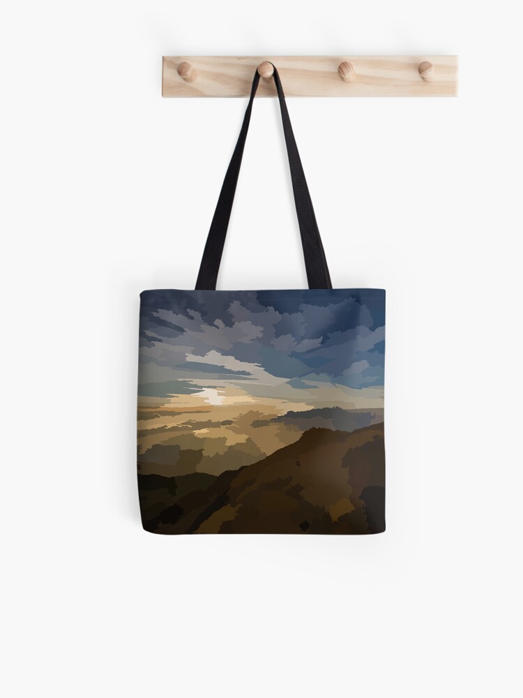 De belles couleurs d'un soleil qui se lève derrière les nuages sur vos objets du quotidien.

Voici un aperçu de ce que cela peut donner sur des sacs !
D'autres usages sont présents sur : redbubble.com/fr/shop/ap/551…

Voyageons ensemble ! 💪

#bags #sun #mode #travel #colors
