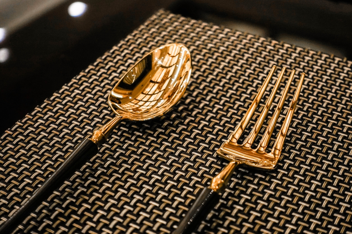 All the home chef in you could ask for – versatile, practical, &amp; cost effective kitchen cabinets and work surfaces. Your dream #kitchen is only one #renovation away. 
Call or click today to get started at bit.ly/2X1cUT5

Photo: Zengxiao Lin
#renovatemeplz #design