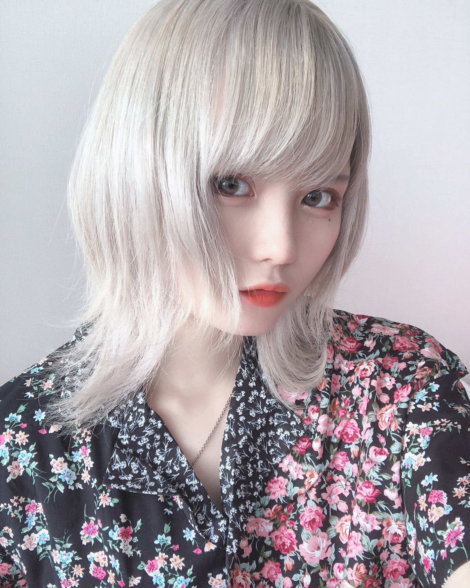 長沼彰憲 ウルフ美容師 ショート ボブ ハイトーンカラー Al Twitter ずっと根強く大人気ホワイトベージュウルフ ハイトーンカラー ホワイトカラー ホワイトベージュ プラチナグレージュ ホワイトグレージュ ケアブリーチ Uverworld Bish アイナジエンド