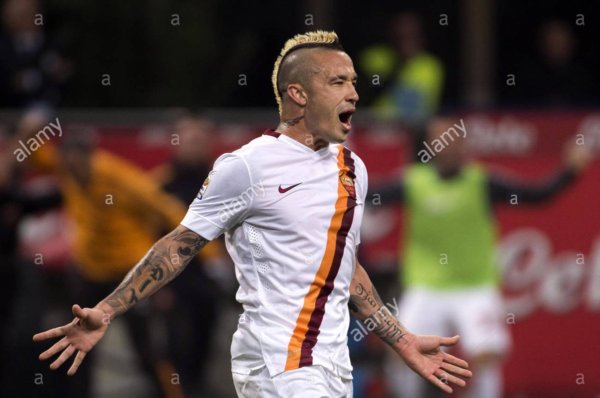 La alternativa era blanca con una franja diagonal con los colores del club, ademas de un cuello en V con rojo en la parte trasera.Esta camiseta estaba inspirada en una alternativa usada en la decada del 60.