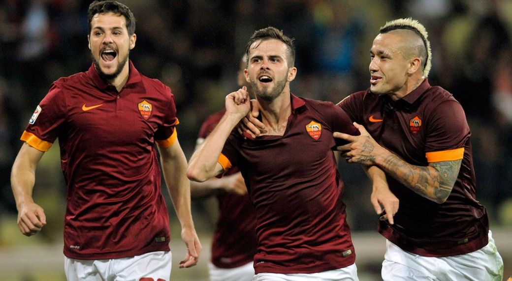 En la temporada 2015/2016 la camiseta estaba inspirada en la armadura de los soldados de antaño.Usaba dos tonos de vinotinto, el mas oscuro para los hombros y las mangas.Tanto el cuello, puños y el logo eran del tradicional amarillo/naranja.