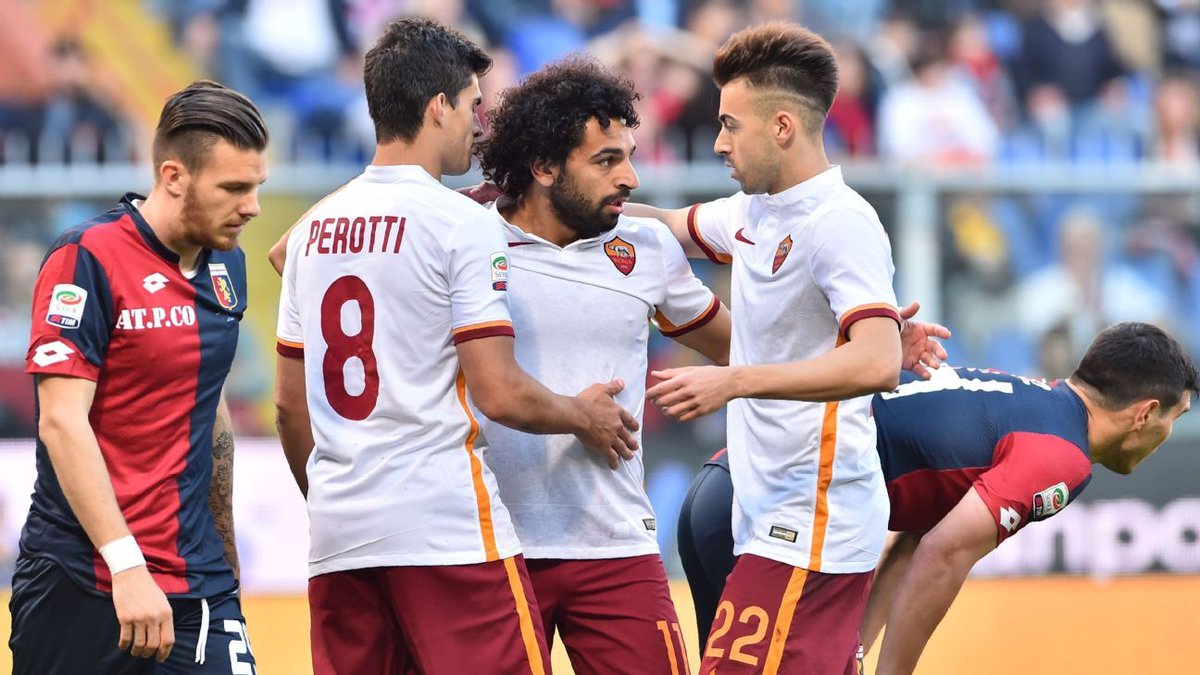 La away era blanca con cuello estilo Henley.En el frente de la camiseta aparecia un patron de la arquitectura de la ciudad.En las mangas y puños aparecian los colores tradicionales del club.