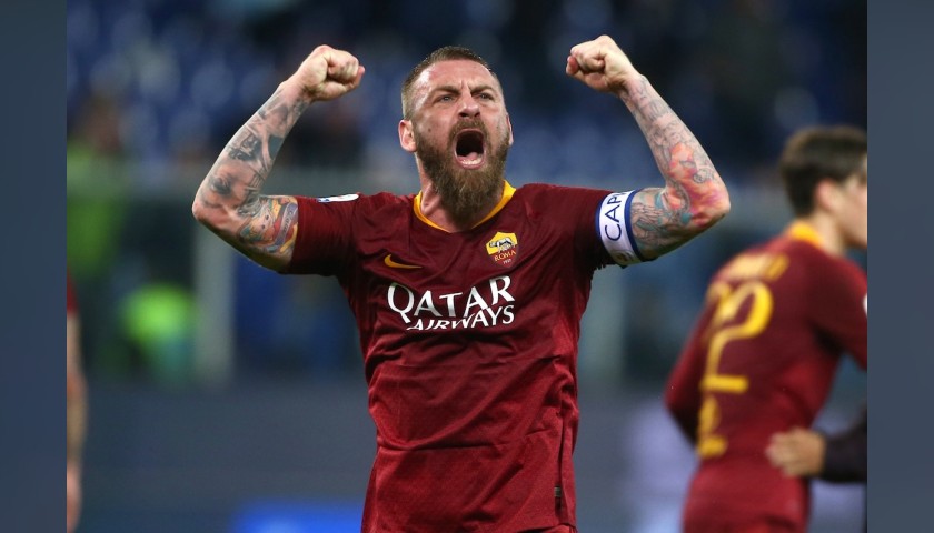 La camiseta titular de la temporada 2018/2019 presentaba un grafico de cota de malla en toda la camiseta.Esta estaba inspirada en la Lorica Amata que usaban lo soldados romanos hace siglos.