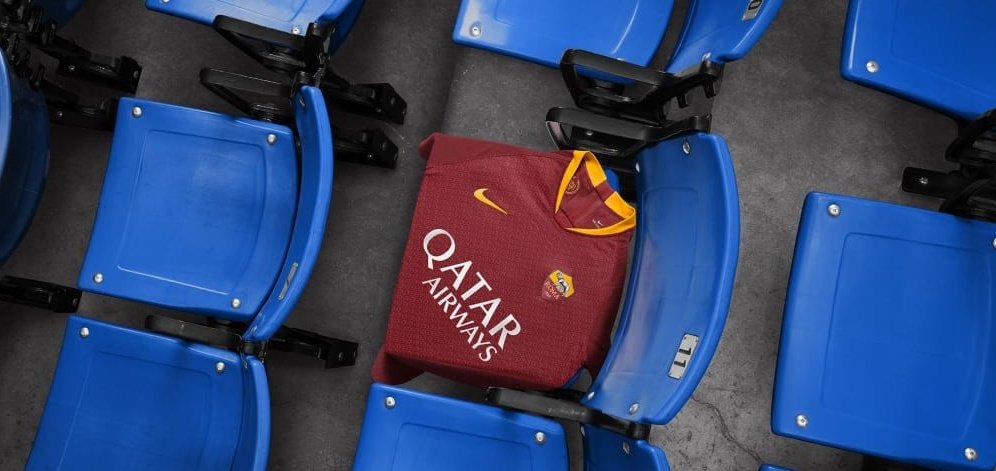 La camiseta titular de la temporada 2018/2019 presentaba un grafico de cota de malla en toda la camiseta.Esta estaba inspirada en la Lorica Amata que usaban lo soldados romanos hace siglos.