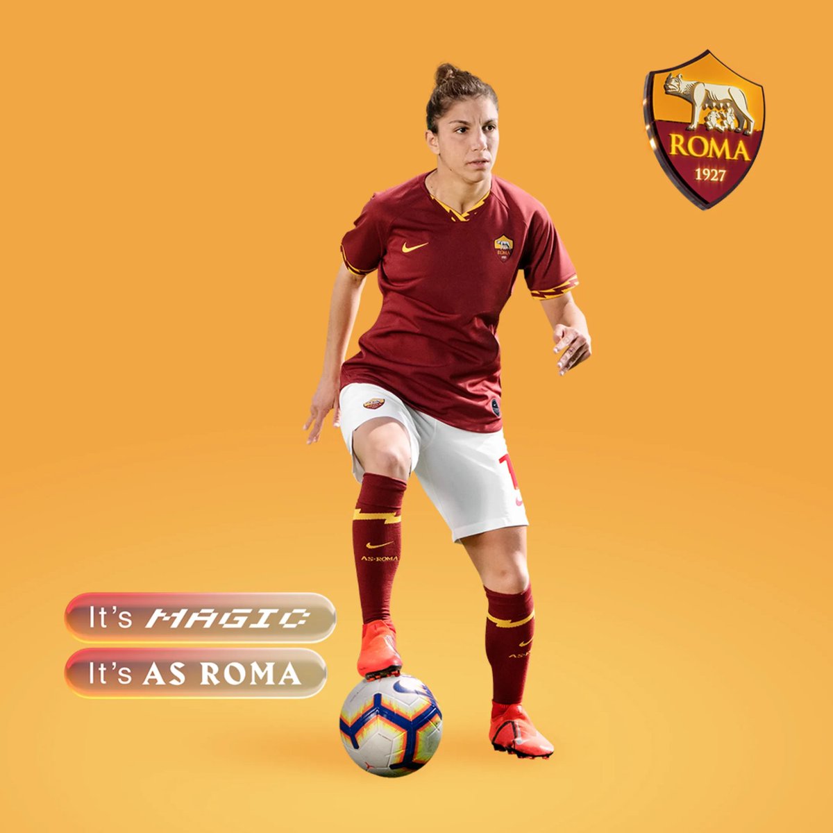 Para la temporada 2019/2020 la titular era de color vino con detalles en amarillo.Tanto en el cuello como los puños tenian un tramado de rayos y flechas, estas recordaban a Jupiter, dios romano del cielo.