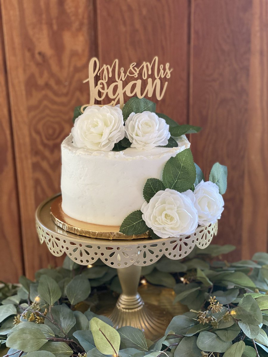 Milfordbakery's tweet photo. Yum, some fun cakes #cakes #lovewhatyoudo #milfordmi #milfordbakingcompany https://t.co/MFSEBoAobw