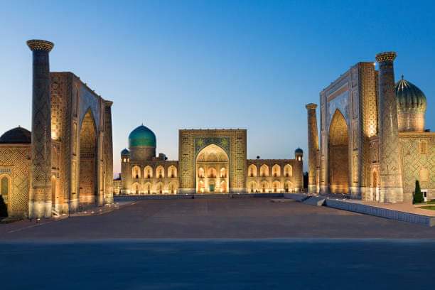 Hoy viajamos hasta #Samarkanda, en Uzbekistán 🇺🇿, contemplando su belleza arquitectónica. La Joya de la Ruta de la Seda posee una belleza sublime, tanta como intensa y longeva historia. 💎
#volveraviajaressalud  #Politours