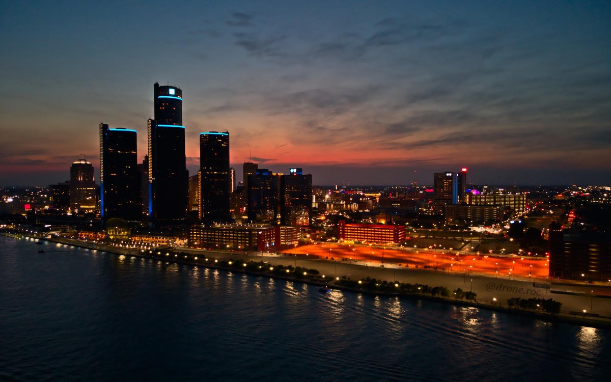JotownDetroit's tweet photo. Downtown Detroit from Belle Isle. Photo #JoeRocca https://t.co/hthbKKfYHr