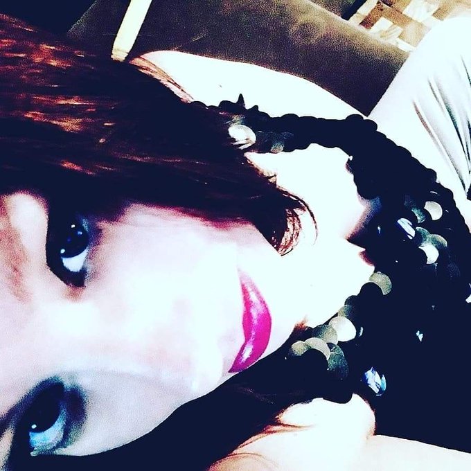 Lonna Wells's pics and videos EflZhmHWsAEqAY4 jpg:small preview