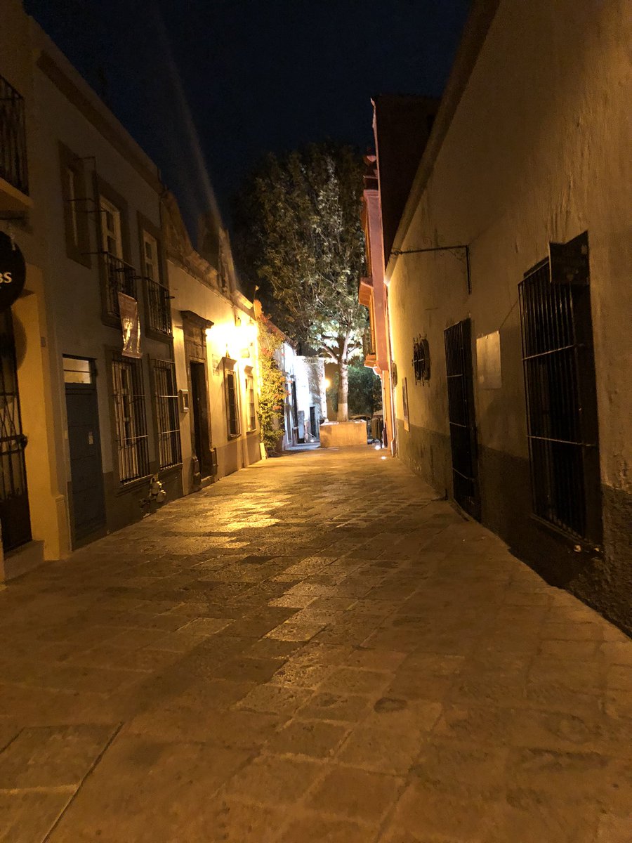 Airam on Twitter: "Que bonito son los callejones de Querétaro en la noche.…  "