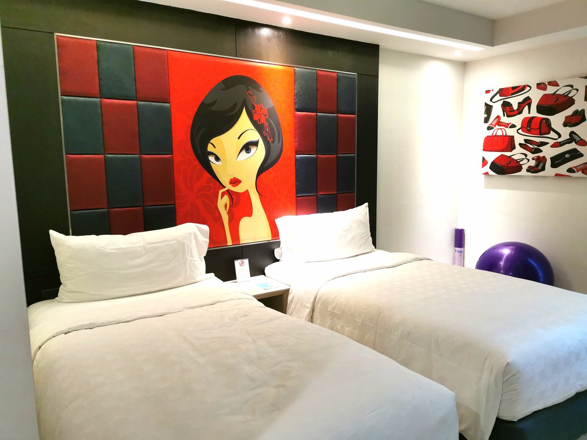 kiddycations's tweet photo. We have arrived at last in Bangkok! Thank you for the thoughtful touches @cloverasoke we will definitely use the yoga equipment for some daily exercise 💗 Such a cute room! https://t.co/fZBUAYLC59