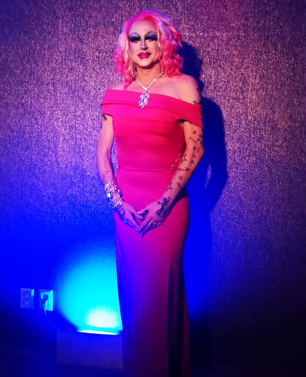 LoveKylie4Ever's tweet photo. Harley's first night out was UH MA ZING! Thanks girls for the warm welcome #Roeletta #VanityKip #YnelRegalo #drag #dragqueen #dragisfun @MiloXSempai https://t.co/x4oafZU5Ts