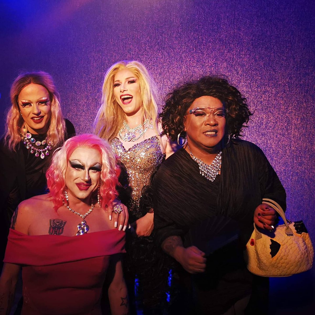 LoveKylie4Ever's tweet photo. Harley's first night out was UH MA ZING! Thanks girls for the warm welcome #Roeletta #VanityKip #YnelRegalo #drag #dragqueen #dragisfun @MiloXSempai https://t.co/x4oafZU5Ts