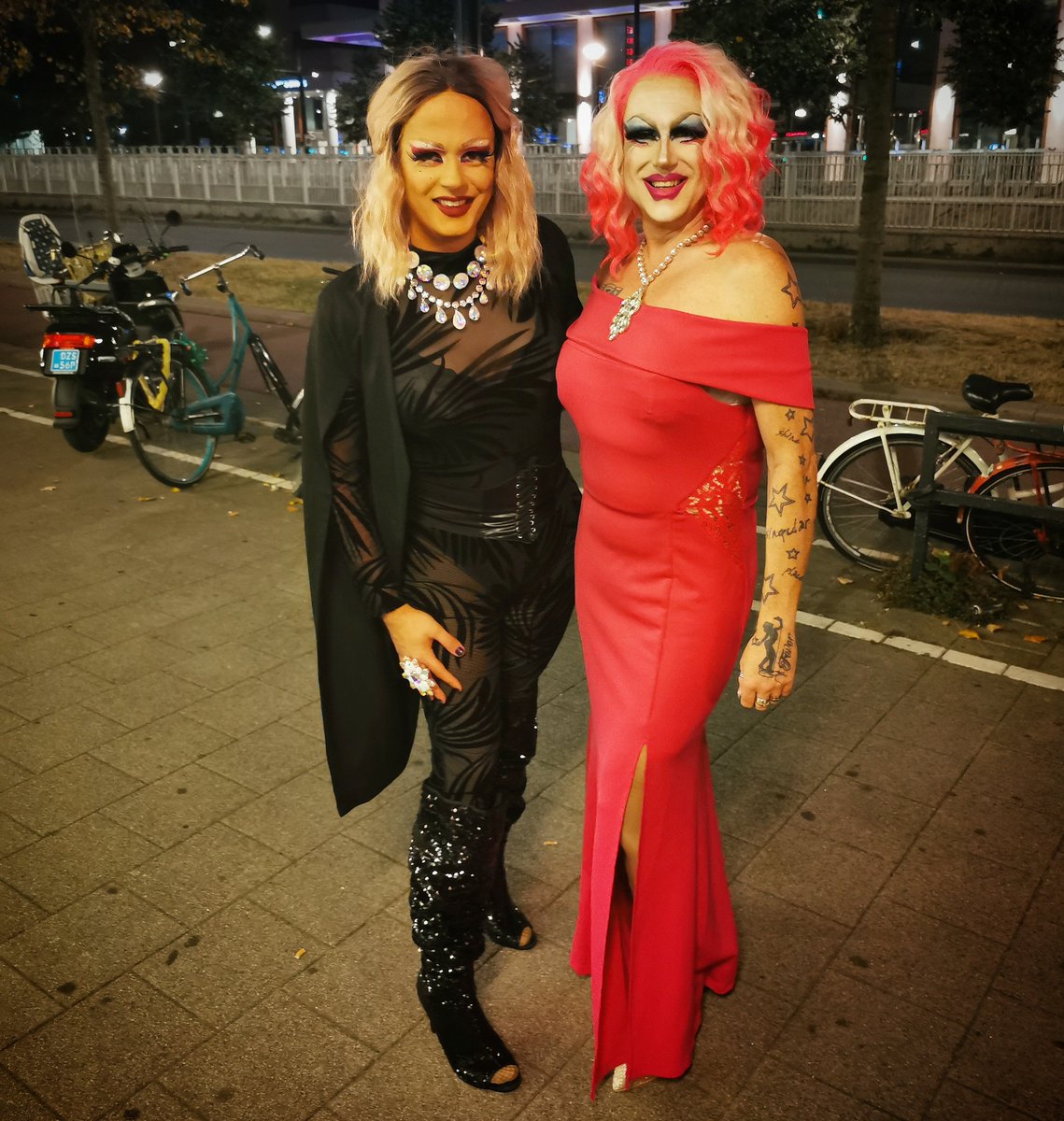 LoveKylie4Ever's tweet photo. Harley's first night out was UH MA ZING! Thanks girls for the warm welcome #Roeletta #VanityKip #YnelRegalo #drag #dragqueen #dragisfun @MiloXSempai https://t.co/x4oafZU5Ts