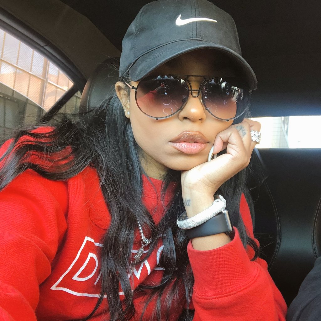 Mercury Women's pictures on social media are a little random !! But what I've noticed the most was that Mercury Women love taking pictures wearing sunglasses and baseball caps or bucket hats. They llike rocking natural hairstyles too.Example: Trapezoidmouth (Revati Moon)