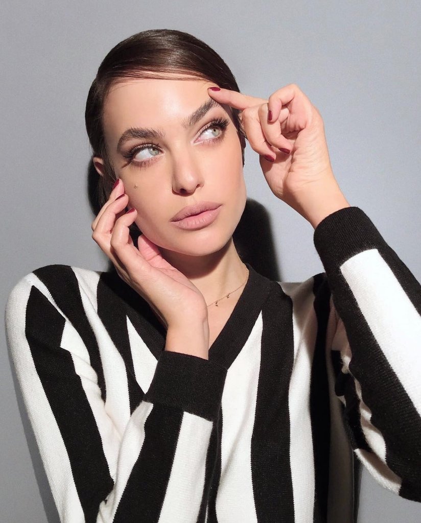 Rahu women's pictures are explosive in color and style. Like Jupiter, they like talking about social issues. What I noticed the most from them were animal prints & various patterns. They also like the color pink/fuchsia.Example: Dar Zuzovsky (Shatabhisha Sun, Ardra Moon)