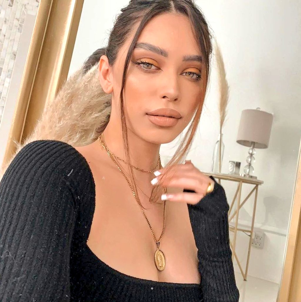 Ketu Women, like Saturn women keep their posts bare. They like the color beige, pale green and black (of course lol). They really aren't vocal on social media one way or the other  They like to keep their posts "quiet" so to speak.Example: Janice Joostema (Ashwini Moon)