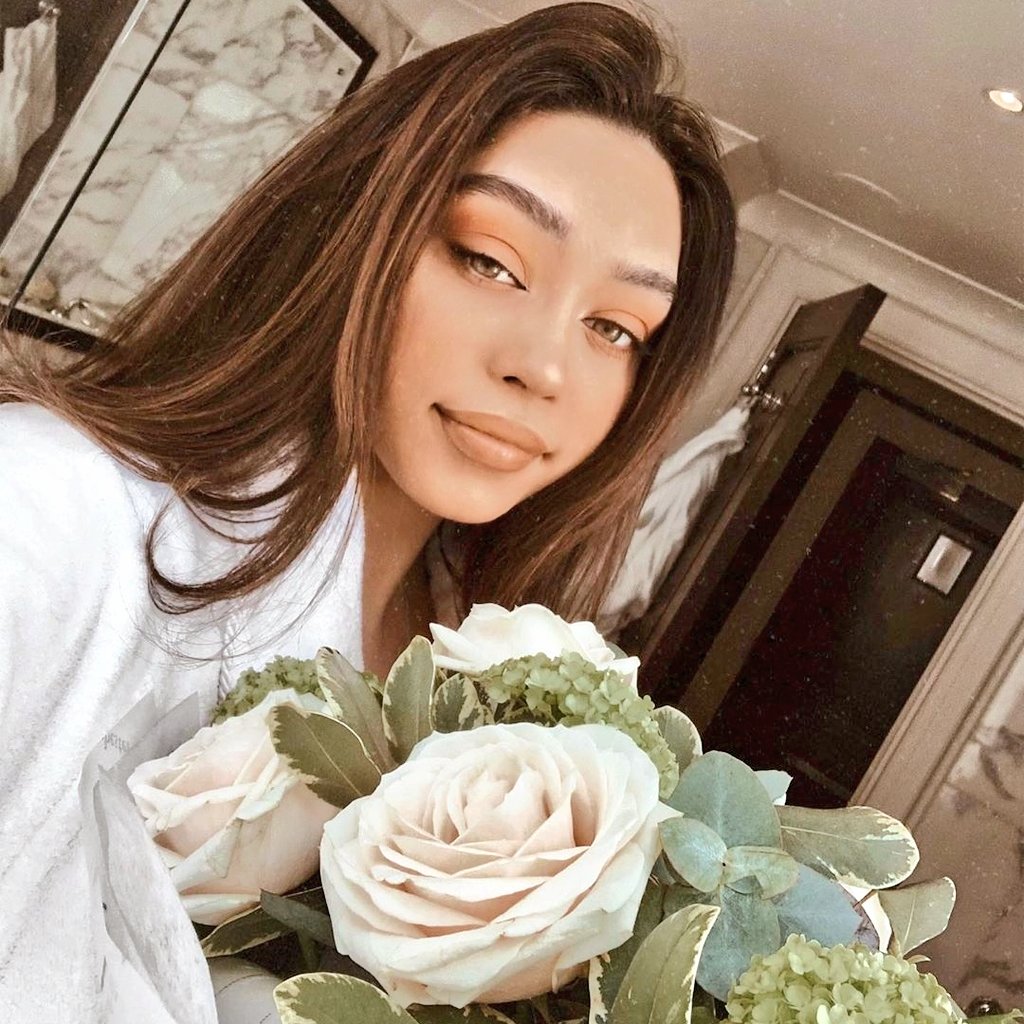 Ketu Women, like Saturn women keep their posts bare. They like the color beige, pale green and black (of course lol). They really aren't vocal on social media one way or the other  They like to keep their posts "quiet" so to speak.Example: Janice Joostema (Ashwini Moon)