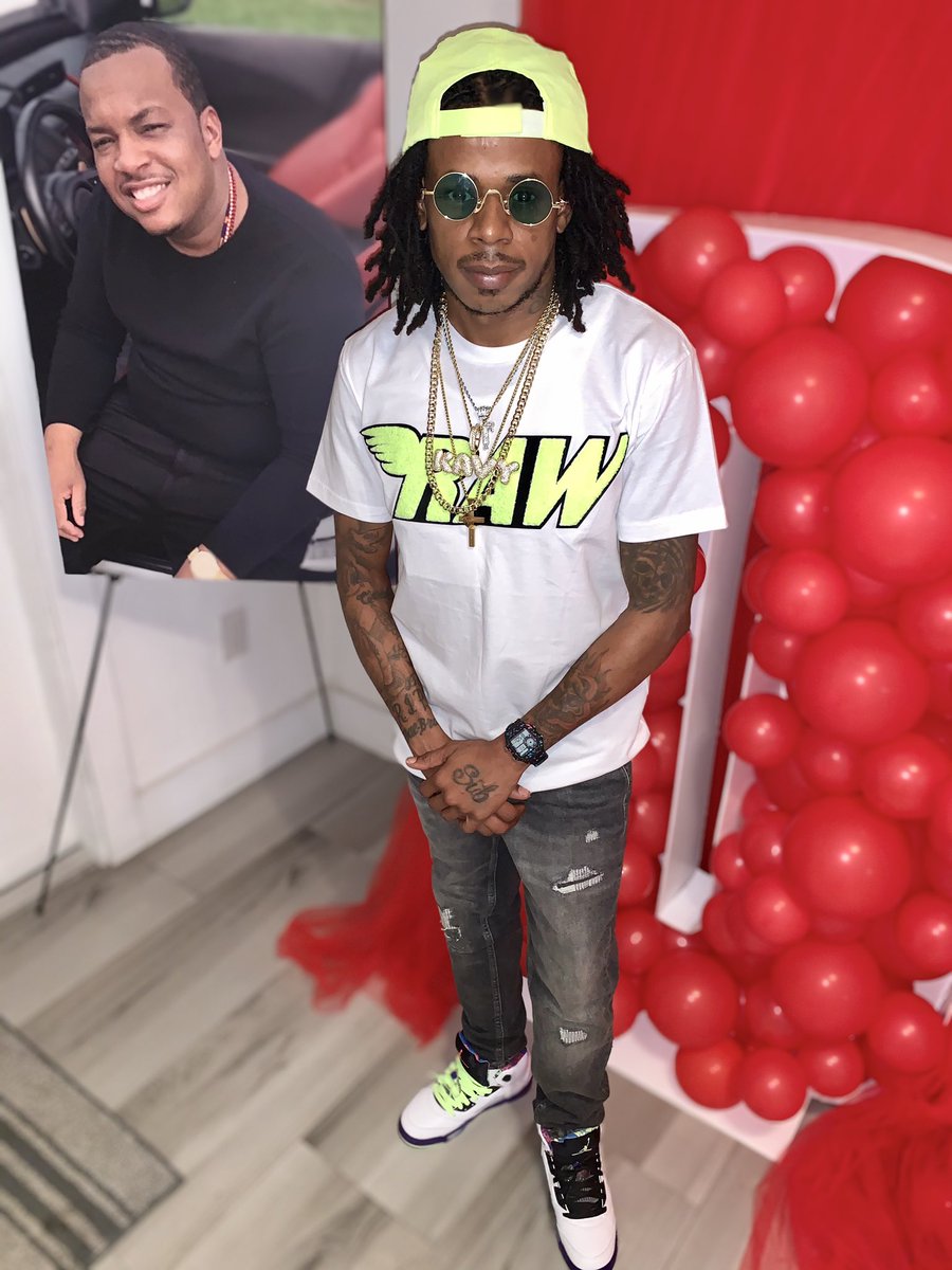 ForeverKavy48's tweet photo. I know my nigga made it to heaven, I know it 🕊😇 Wish I could call his phone and tell him how it's going
And this Glock look good with every outfit 🥶 #DREDAY 🎈 #KAVY'SFREE👐🏾 #LLC👼🏾🤞🏾 #LLJAI🕊 #LLDRE🕊 #LLCHOP🕊♿️ #RIPLILCHUCK🕊🙏🏾 #LLROB 🕊 #4310‼️ #LLOURSOLDIERS🕊😇 https://t.co/tb0QfuoMh9