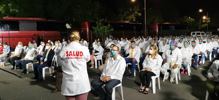 Cancilleria_ve's tweet photo. #AHORA | Arriba a la Patria una delegación de 230 médicos cubanos para incorporarse a la Misión Barrio Adentro y reforzar el combate contra el #Covid19 en nuestro país.
🇻🇪🤝🇨🇺 https://t.co/guNBDPiRUa