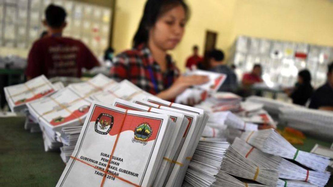 And we have republished a great piece from  @IndoAtMelb by Dr Mada Sukmajati looking at whether Indonesia can and should be holding local elections in December given how the pandemic is unfolding there  https://electionwatch.unimelb.edu.au/articles/indonesias-local-elections-and-the-pandemic