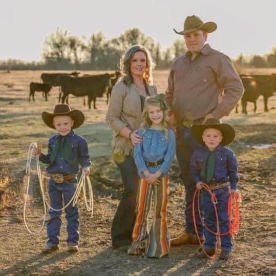 chrills28's tweet image. Robert and Tammie Oakes have donated a Tigerstriped heifer to be auctioned 8/21/20. All money raised will go toward the medical expenses of my sister Lindsay Sanford and baby Tilly.
For any questions or to make a donation call Dena@ 326-4112 or Toby @ 271-1876