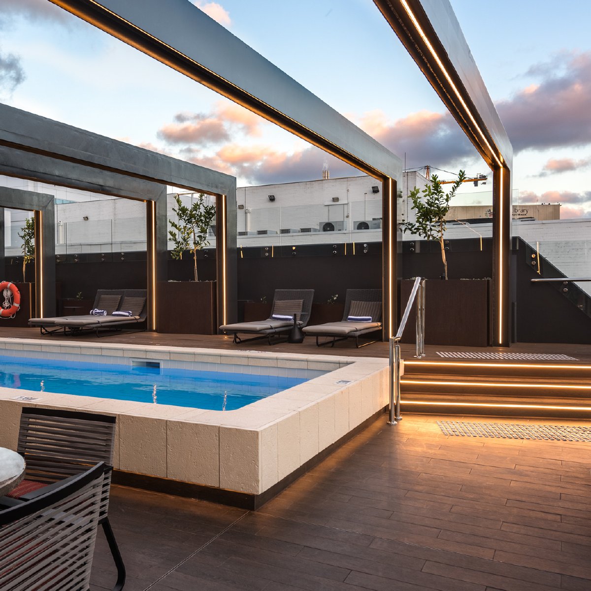 unioslight's tweet photo. The versatile #EclipseG2 Series with improved performance and a variety of profiles harmonises with any #architectural structure. 

EXPLORE> https://t.co/41LmkYr4vj
#IP67 #IK10 #Architecturelighting #outdoorlighting #linearlighting #cri90 #midnightdiffuser #australianfabrication https://t.co/vVRHXrtKHc