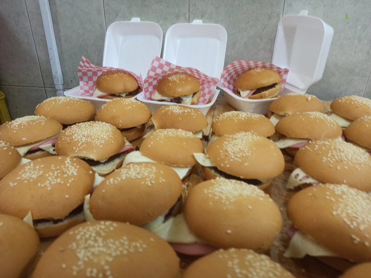 camilorozo's tweet photo. @prozacjolic @LaRobayo__ @RappiColombia Mejor minis y caseras https://t.co/RlKTf7wLCs