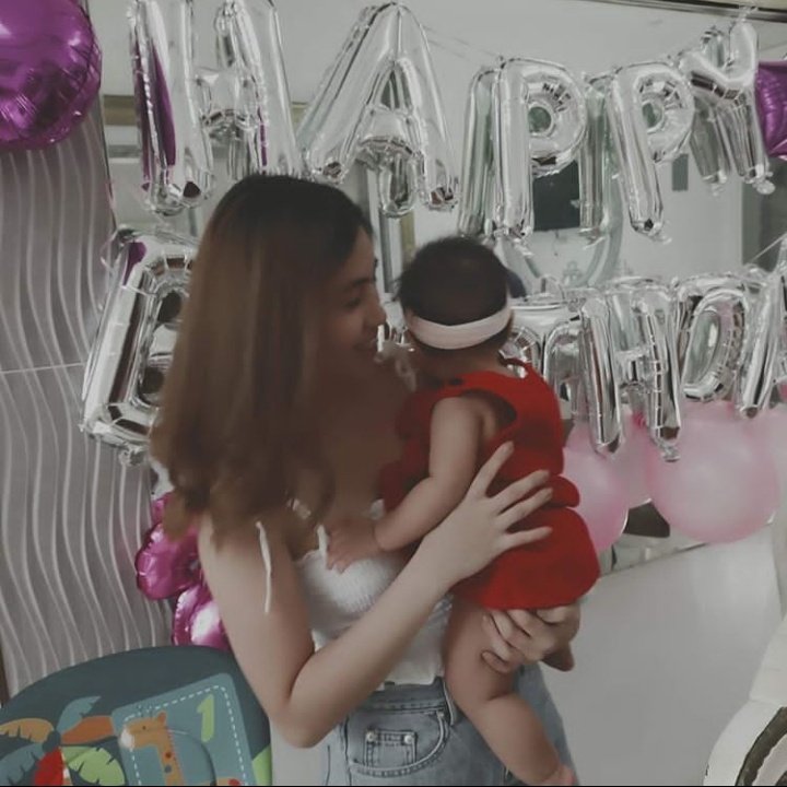 OHDECASTRO's tweet photo. ALAJDLAKEIKSAKSNS SI ATE AIMEE https://t.co/DyeJcDkTqB