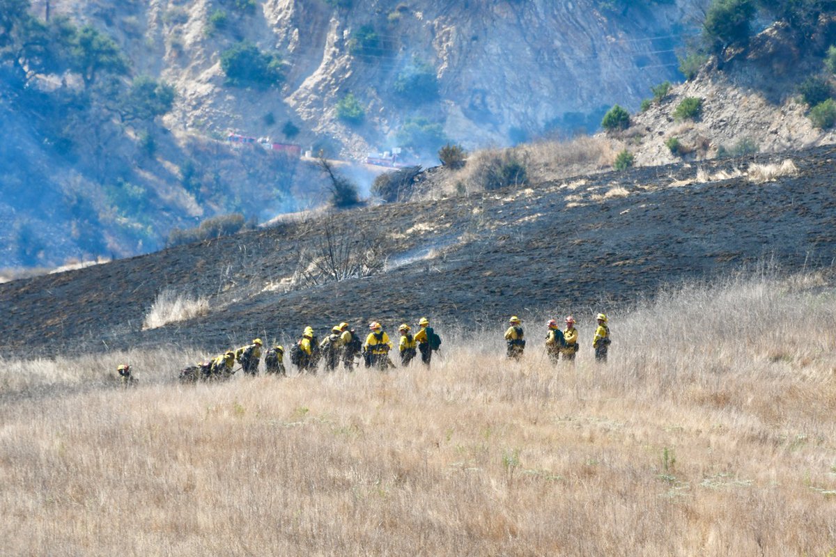 TheMalibuTimes's tweet photo. Images of first responders battling the #RockPoolFire / #RockFire at Malibu Creek State Park earlier today:
Photos by Julie Ellerton / TMT https://t.co/XcHHhojChU
