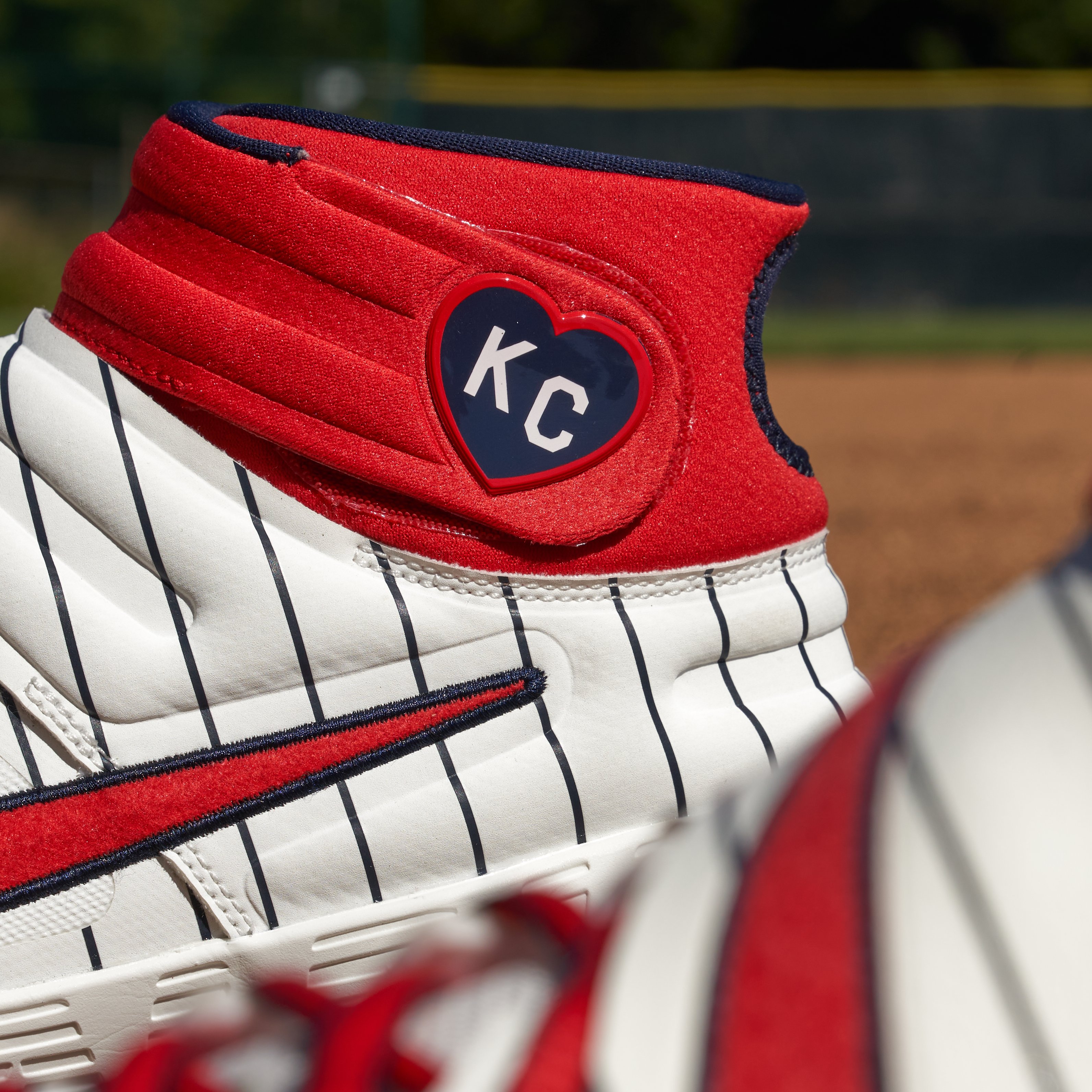 B/R Kicks on X: In celebration of the 100th anniversary of the Negro  Leagues, Nike's MLB athletes will be wearing cleats inspired by the Kansas  City Monarchs, where Jackie Robinson's baseball legacy