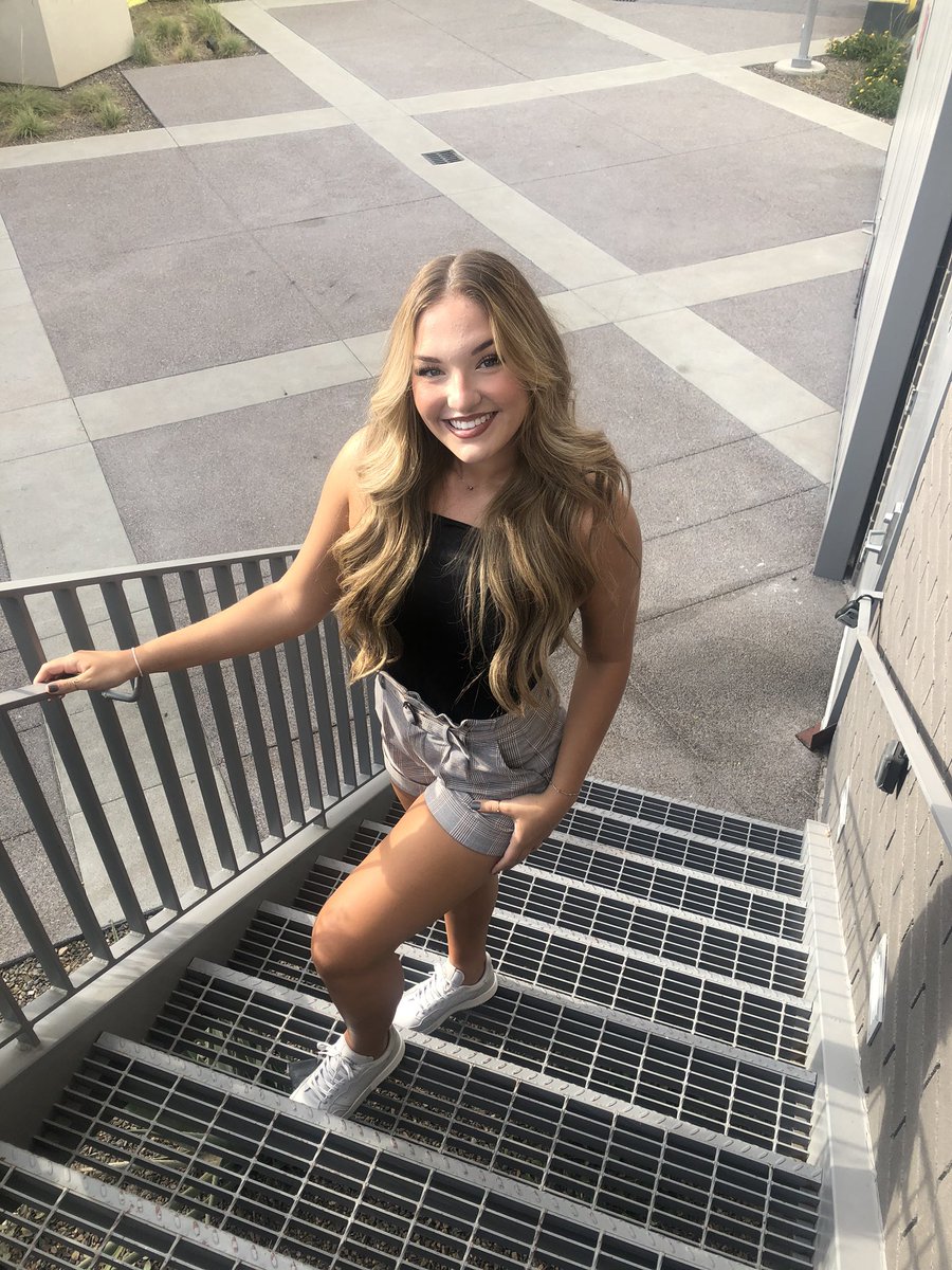 crisgillian's tweet photo. Can’t believe my Jay is a senior! School starts tomorrow. Testing out my photography skills ( again). She’s a trooper, it was so HOT! I’m very proud of you @jaybae1219 it’s been a tough weekend for you! https://t.co/2ls0NWjVss