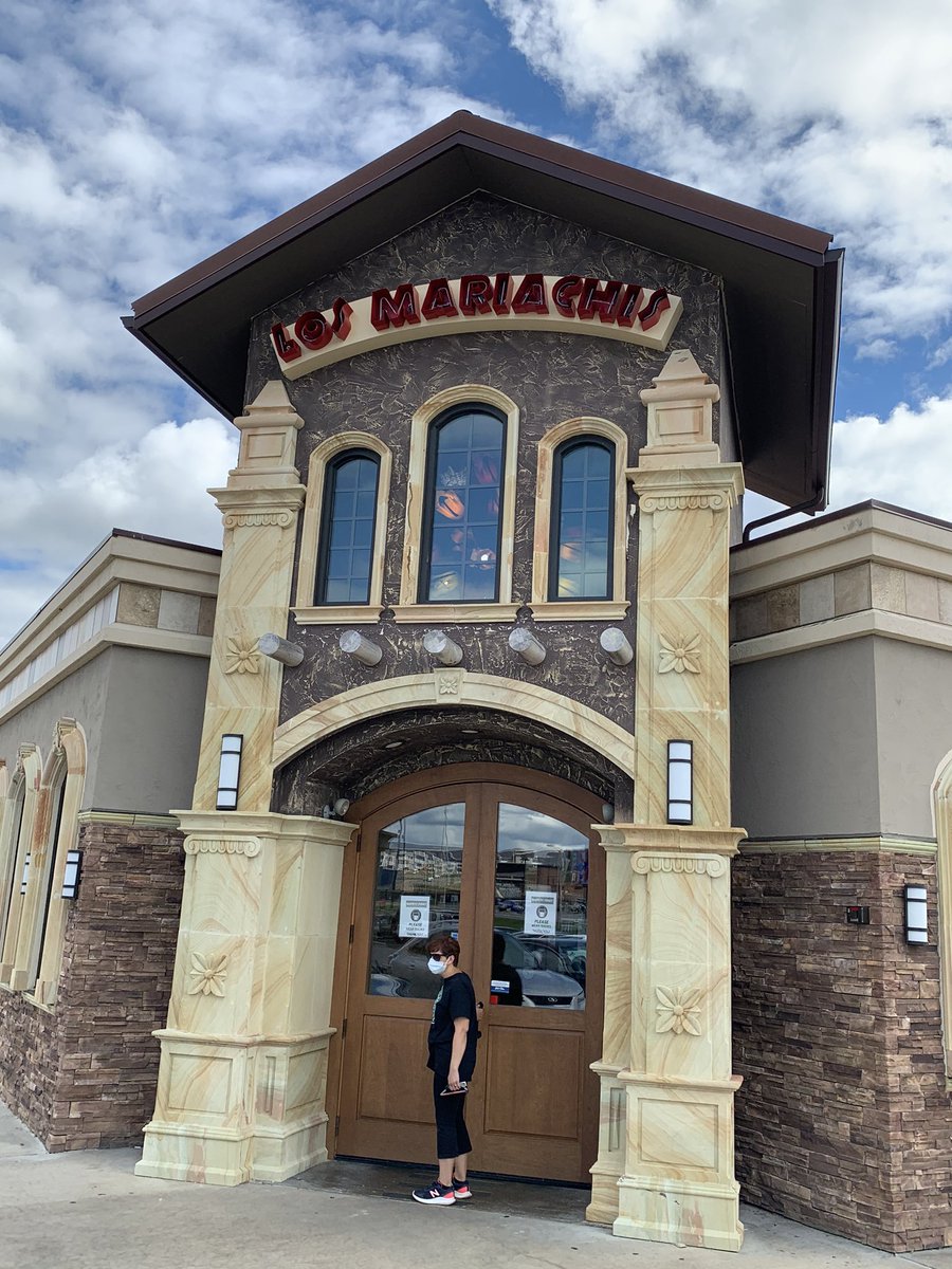 hwlamb01's tweet photo. Relistened to the @Alek_Manoah47 #ThreeGuysBeforeTheGame podcast with @TonyCaridi and @bradhowe07. Then, I went to order the Burrito Durango at Los Mariachis, which the @WVUBaseball team helped build. Even saw @CoachMazey at the restaurant! Missing Morgantown, Alek? Let’s Go! https://t.co/0d1URva6SN
