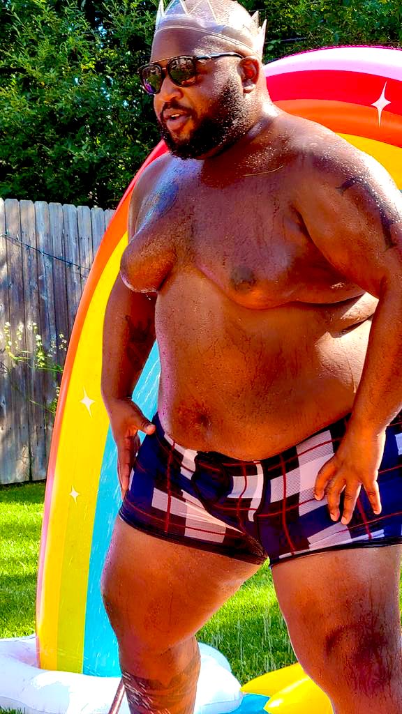 BigTimbo84's tweet photo. Fat weekend lover 🌈@BearSkn
#907 #chubbygay #fatking #weekendvibes https://t.co/JyX2yXwf0Z