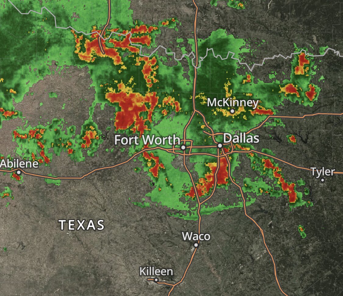 BybeeDJames's tweet photo. Looks like home is getting hammered. #prayingforDallas/FtW https://t.co/wuUALgot8i