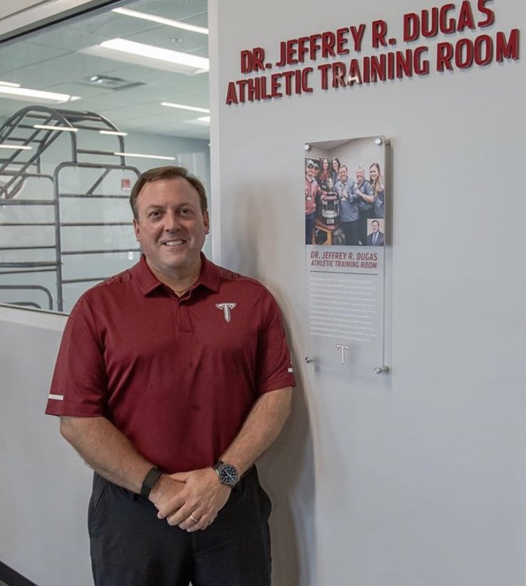 AndrewsSportMed's tweet photo. Troy University honored Dr. Jeff Dugas today. @JeffDugasMD has been taking care of athletes, faculty and students of @TROYUnews and the Troy, AL community for the last 21 years. Congrats Dr. Dugas! #OneTROY⚔️ #SportsMedicine https://t.co/4M1pSIXgi7