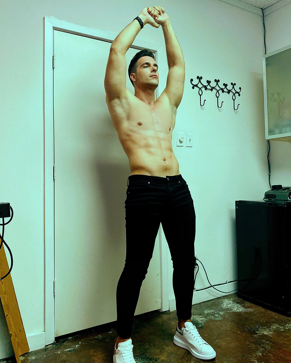 Fallow me🌹😃👇!!! 
▶️ open.spotify.com/artist/43TBEIR… #lennydelarosa #music #musica